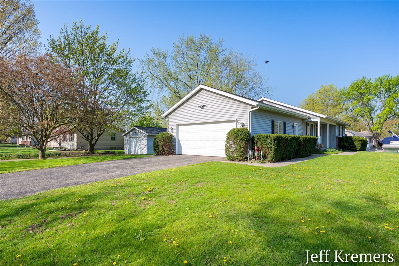 6455 Fairway Drive, Jenison, MI, 49428-9365