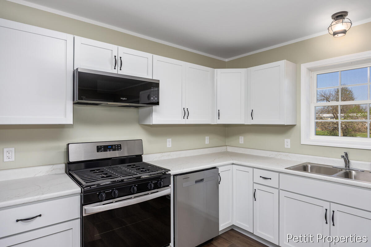 6937 S Townhall Road, Sheridan, MI, 48884-9757