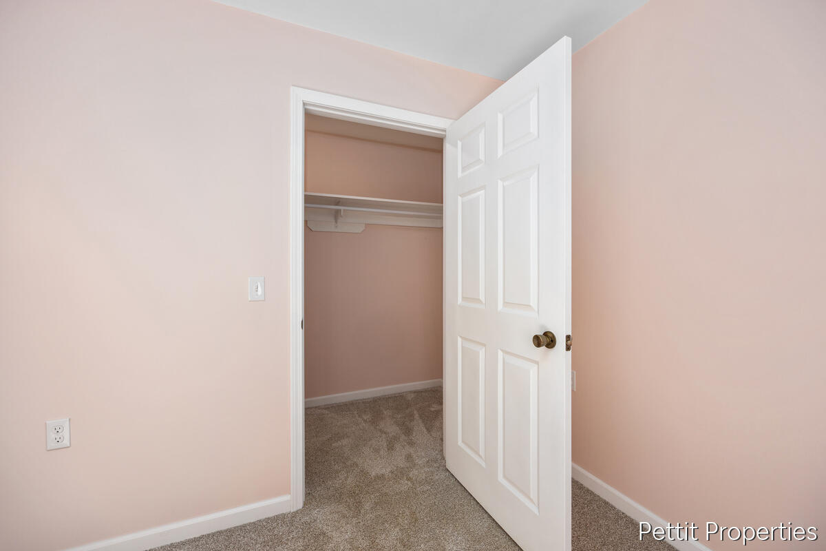 6937 S Townhall Road, Sheridan, MI, 48884-9757