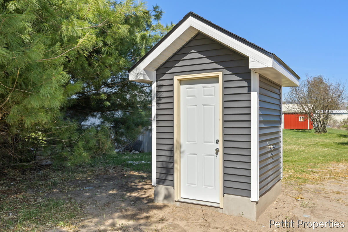 6937 S Townhall Road, Sheridan, MI, 48884-9757