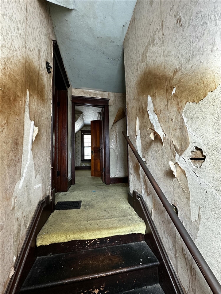 50022 M-40, Paw Paw, MI, 49079