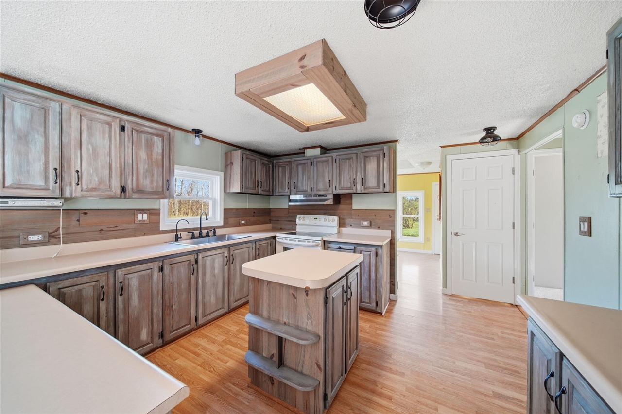 10430 Coon Hill Road, Munith, MI, 49259-9009