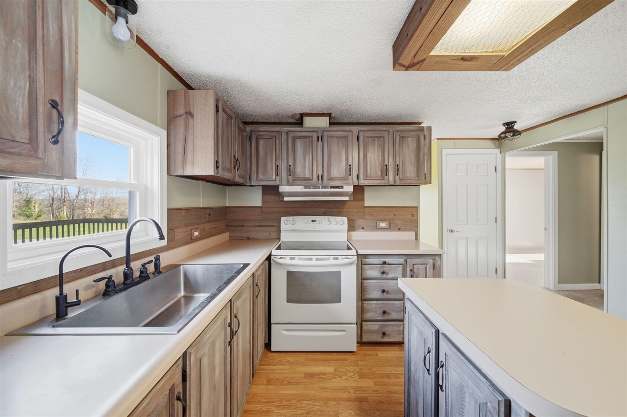 10430 Coon Hill Road, Munith, MI, 49259-9009