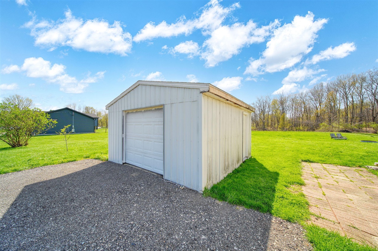 10430 Coon Hill Road, Munith, MI, 49259-9009