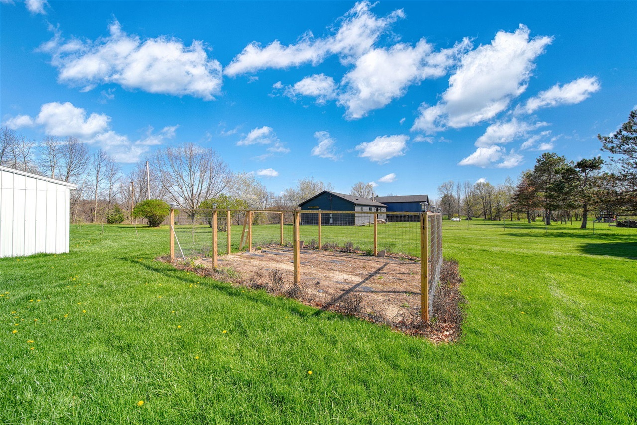 10430 Coon Hill Road, Munith, MI, 49259-9009