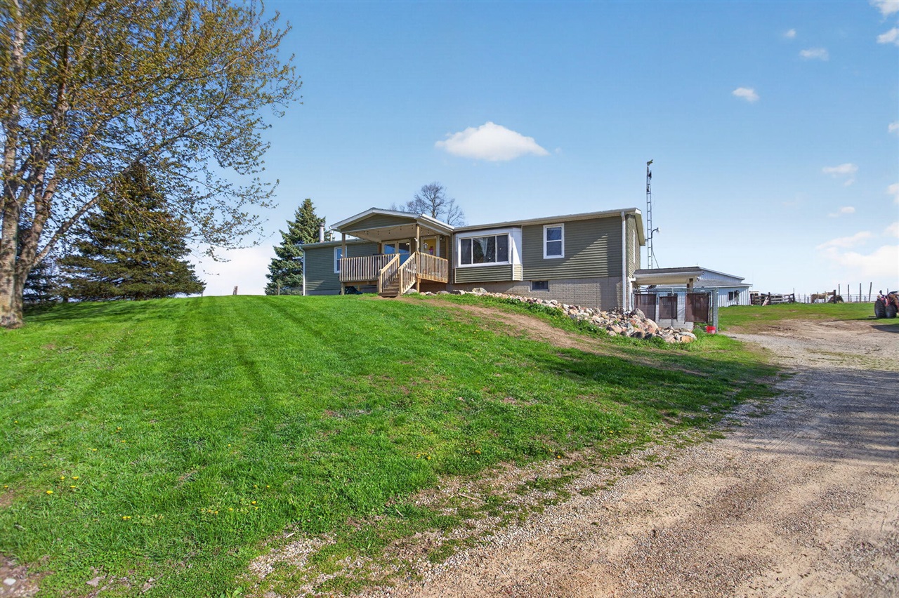 860 Prairie Lane, Milan, MI, 48160