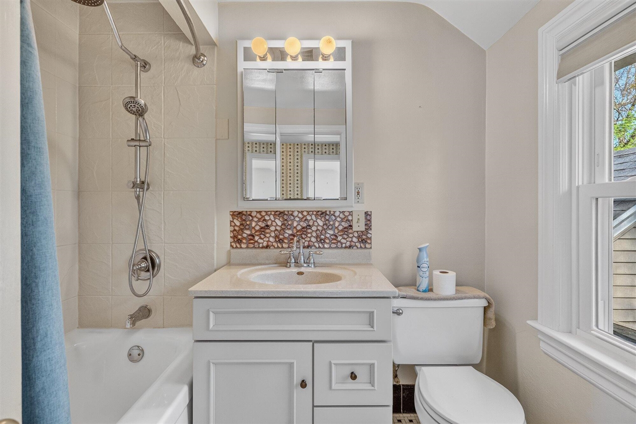 1204 Hol Hi Drive, Kalamazoo, MI, 49008-2910