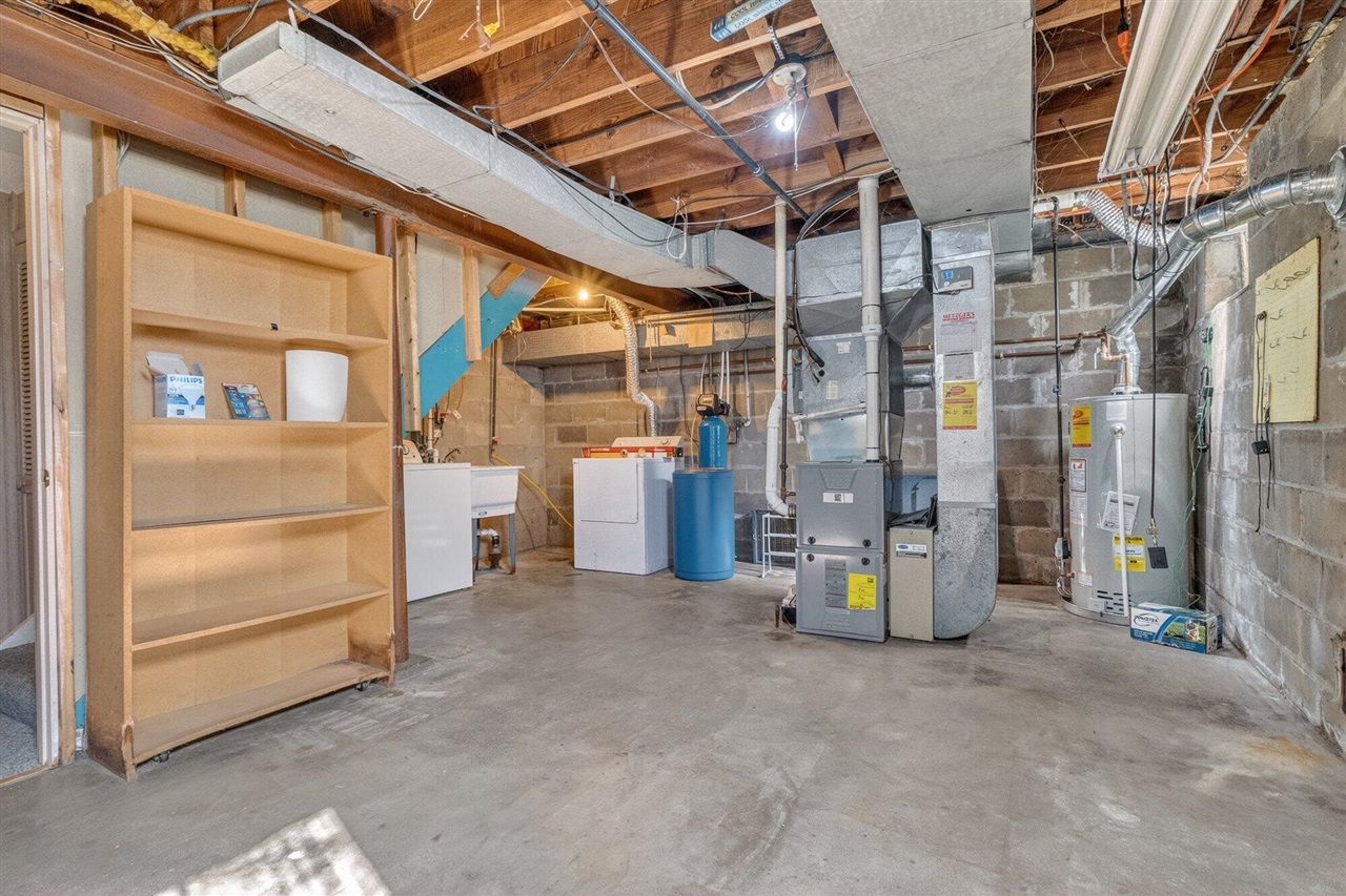 1204 Hol Hi Drive, Kalamazoo, MI, 49008-2910