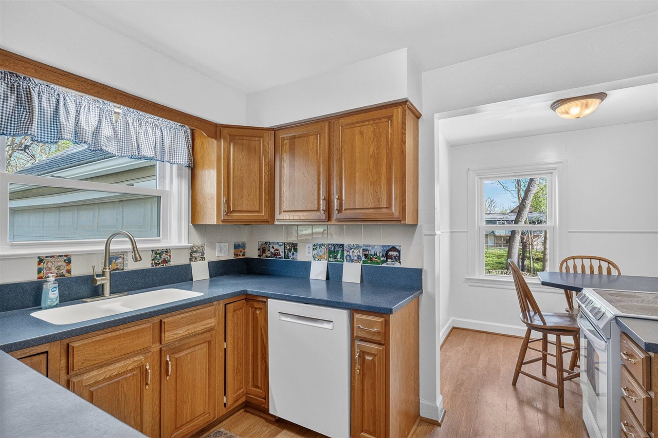 1204 Hol Hi Drive, Kalamazoo, MI, 49008-2910