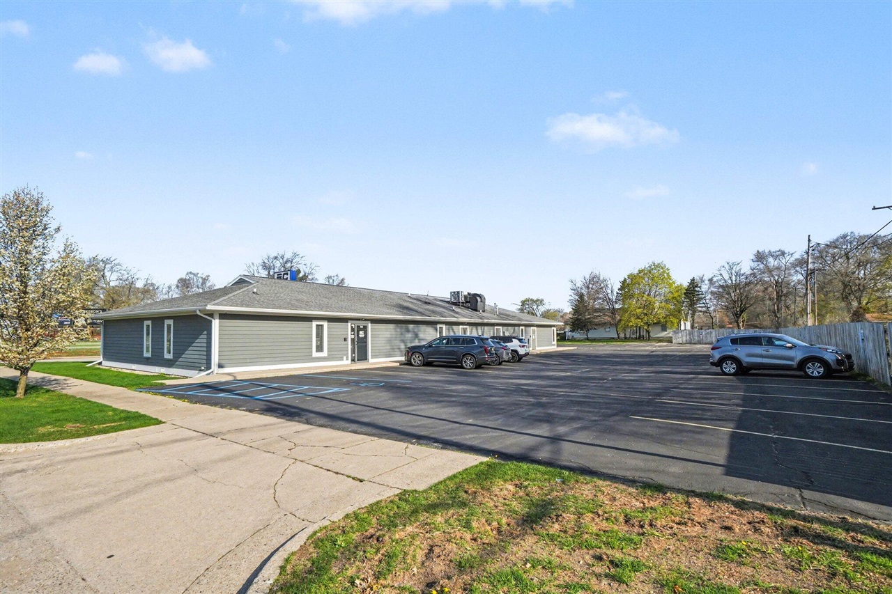 3044 Glade Street, Muskegon, MI, 49444-2705