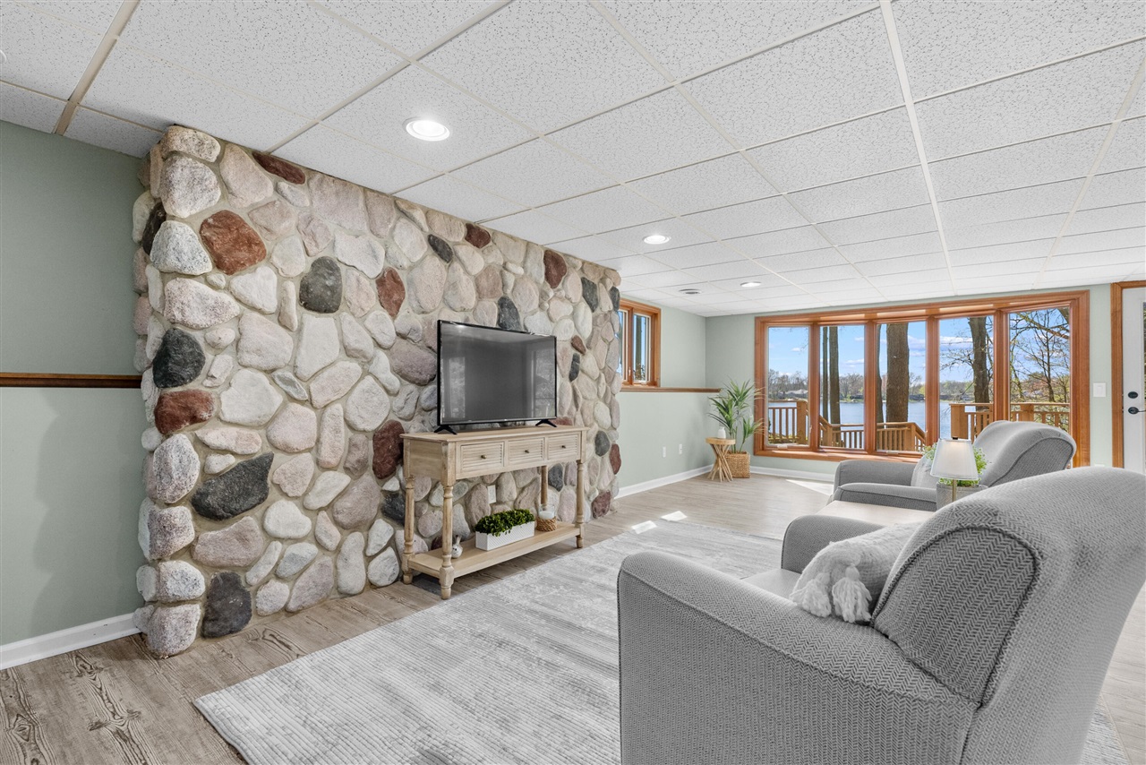28125 North Street, Gobles, MI, 49055-8208