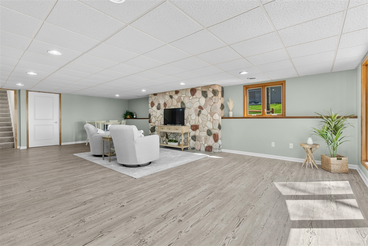 28125 North Street, Gobles, MI, 49055-8208