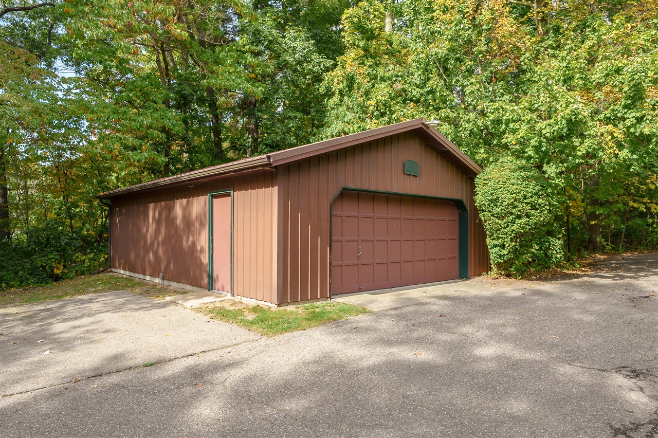 28125 North Street, Gobles, MI, 49055-8208