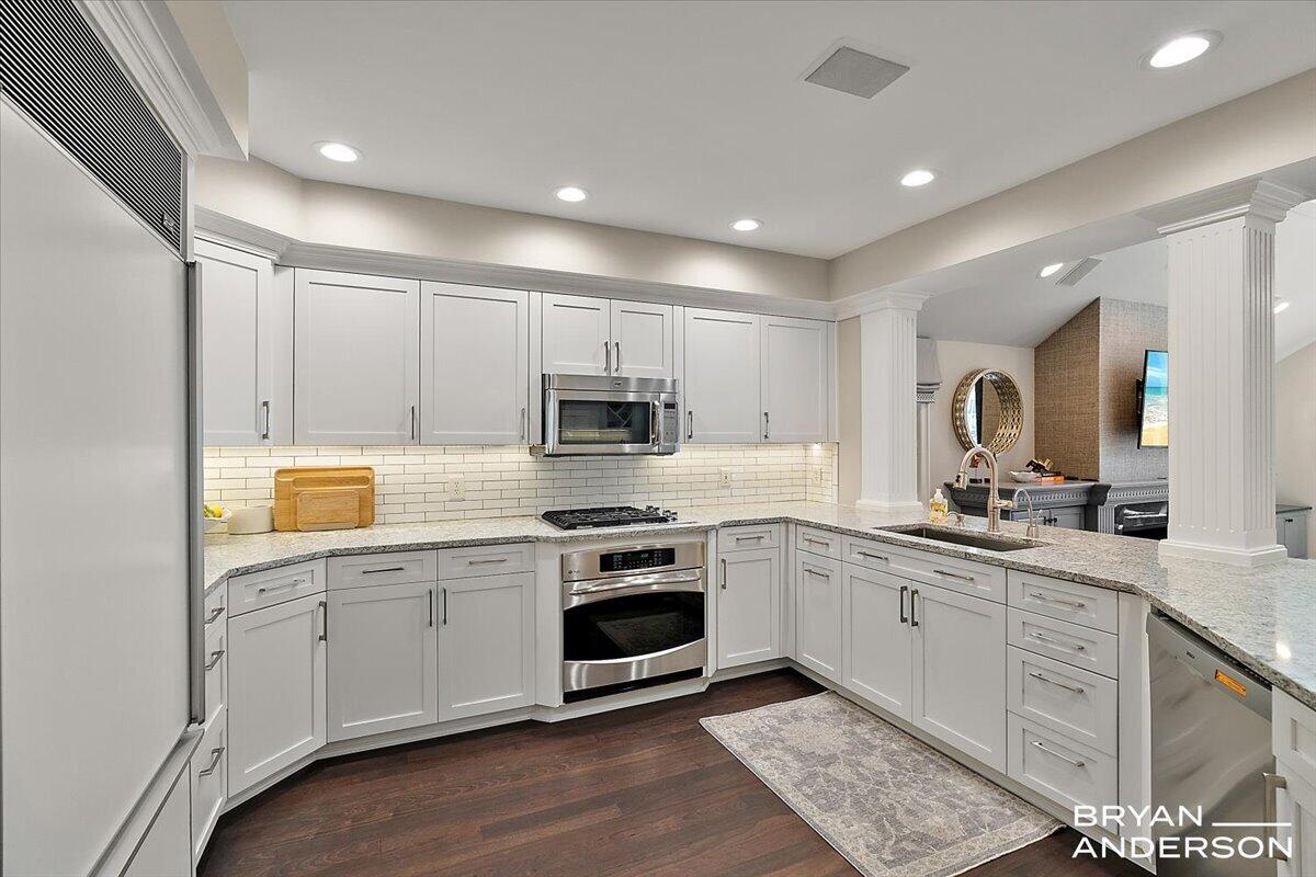 904 Plymouth Avenue, Grand Rapids, MI, 49506-6524