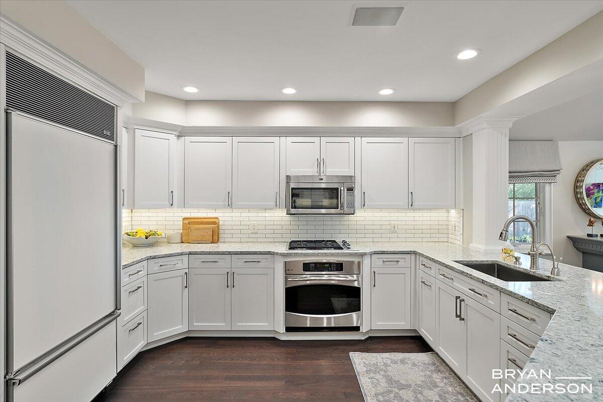 904 Plymouth Avenue, Grand Rapids, MI, 49506-6524