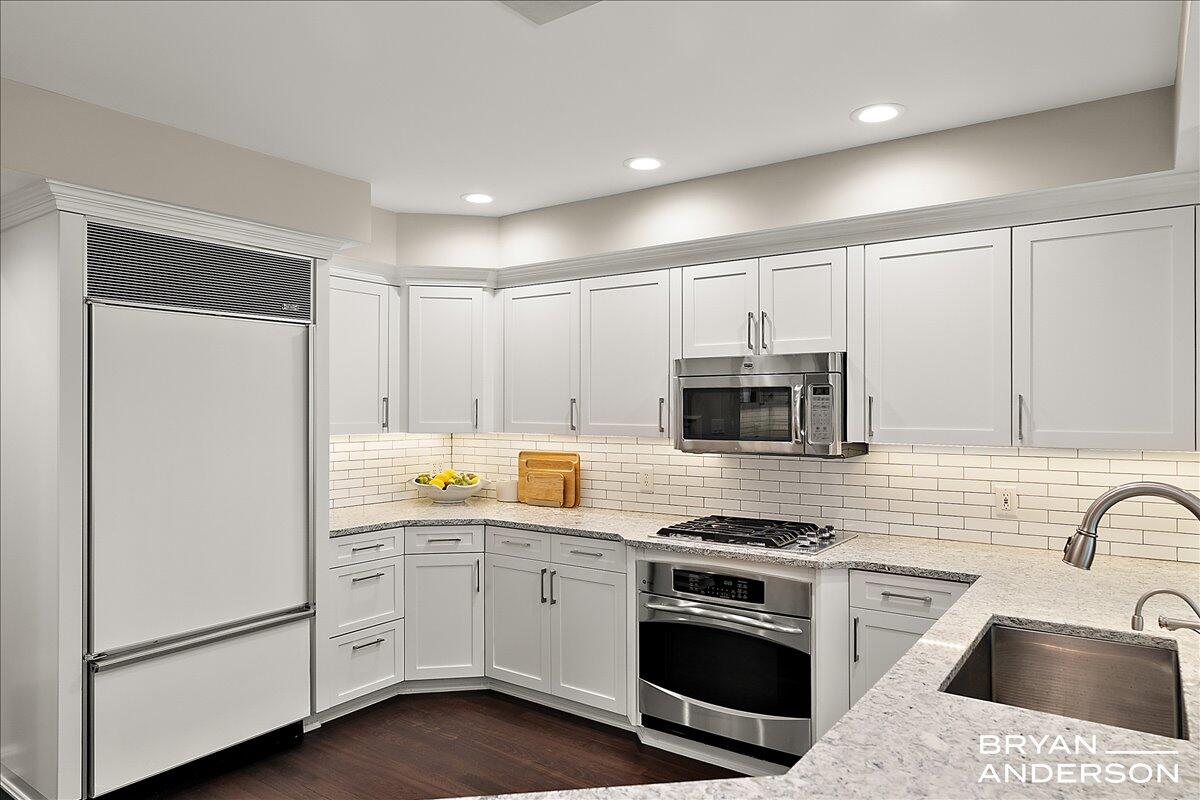 904 Plymouth Avenue, Grand Rapids, MI, 49506-6524