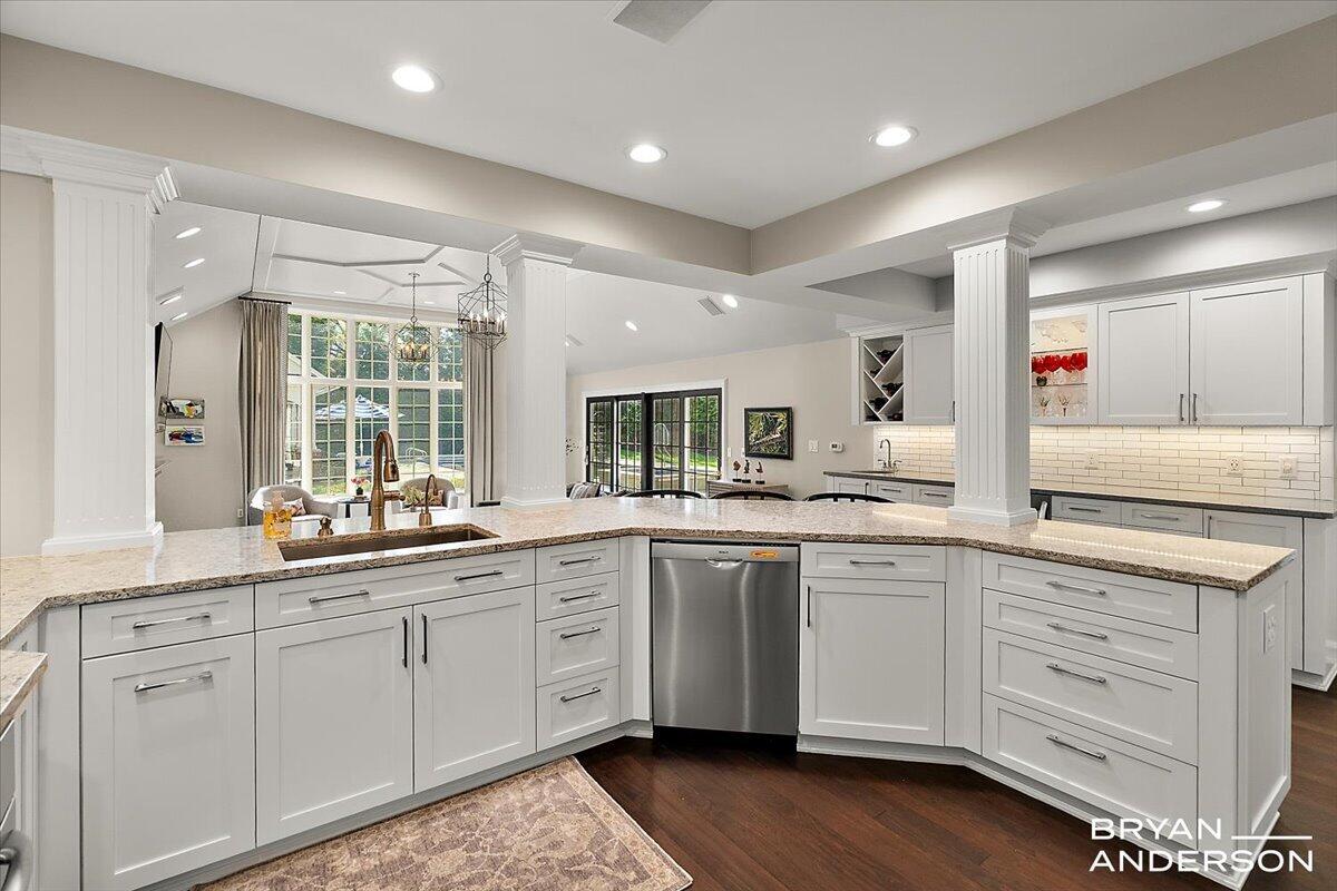 904 Plymouth Avenue, Grand Rapids, MI, 49506-6524