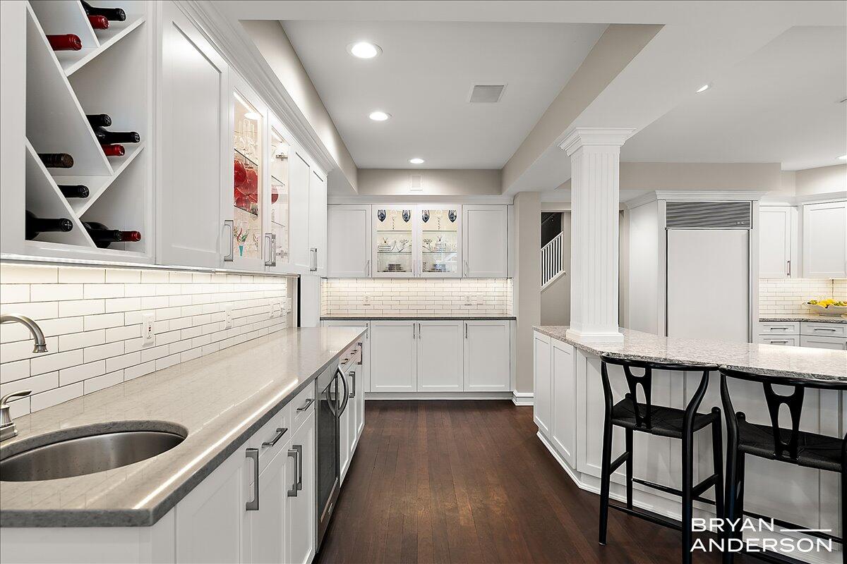 904 Plymouth Avenue, Grand Rapids, MI, 49506-6524