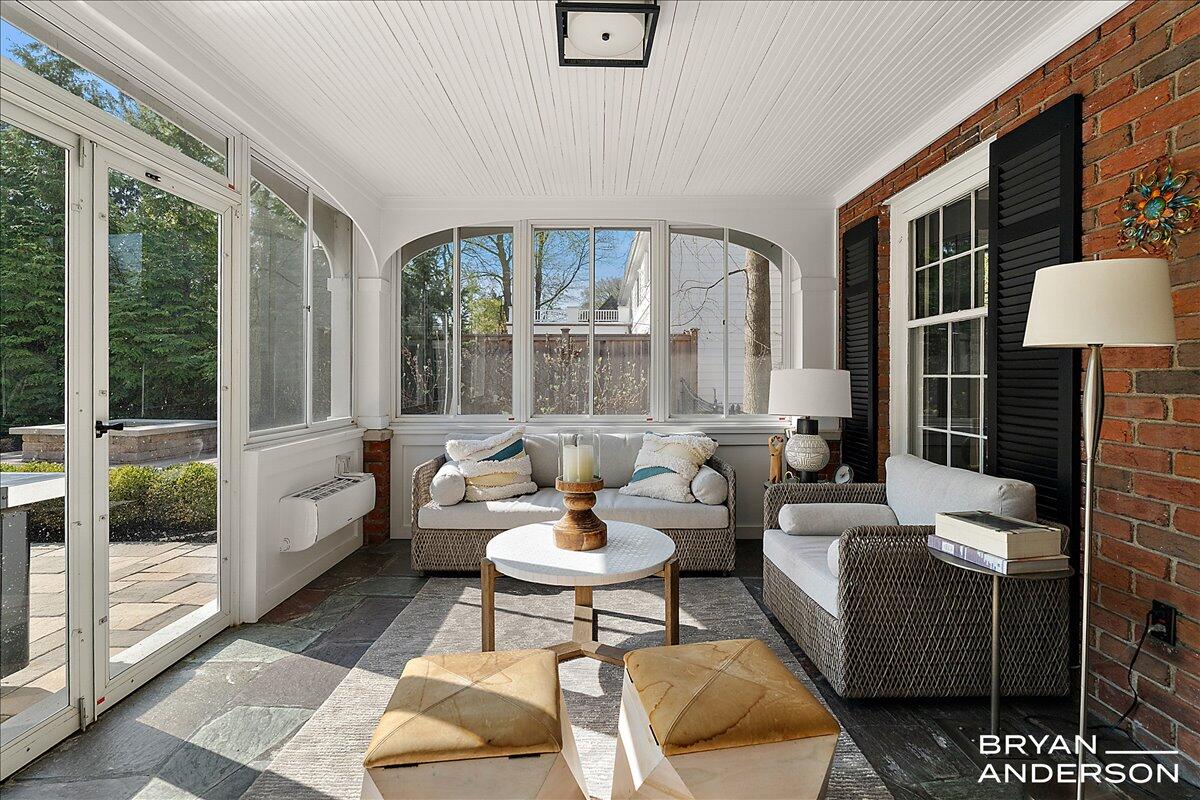 904 Plymouth Avenue, Grand Rapids, MI, 49506-6524