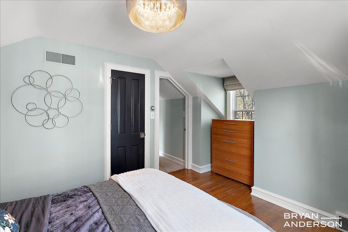 904 Plymouth Avenue, Grand Rapids, MI, 49506-6524