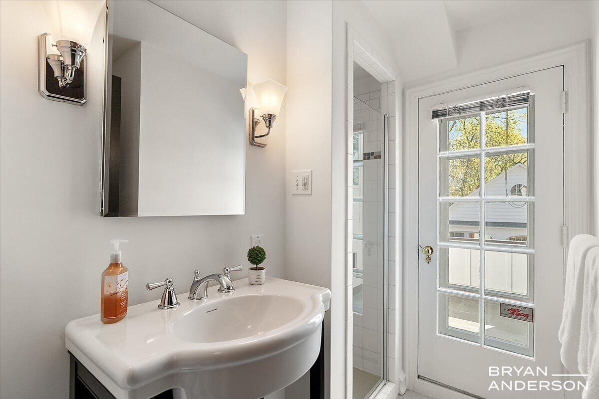 904 Plymouth Avenue, Grand Rapids, MI, 49506-6524