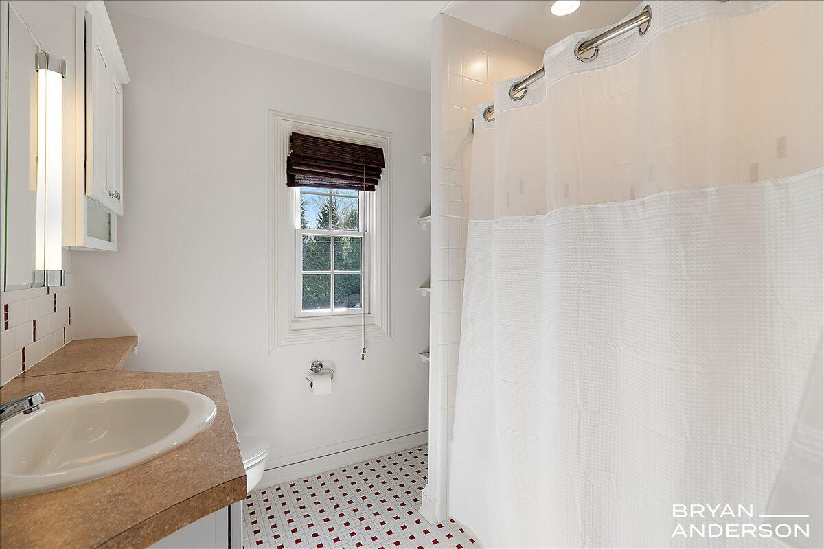 904 Plymouth Avenue, Grand Rapids, MI, 49506-6524