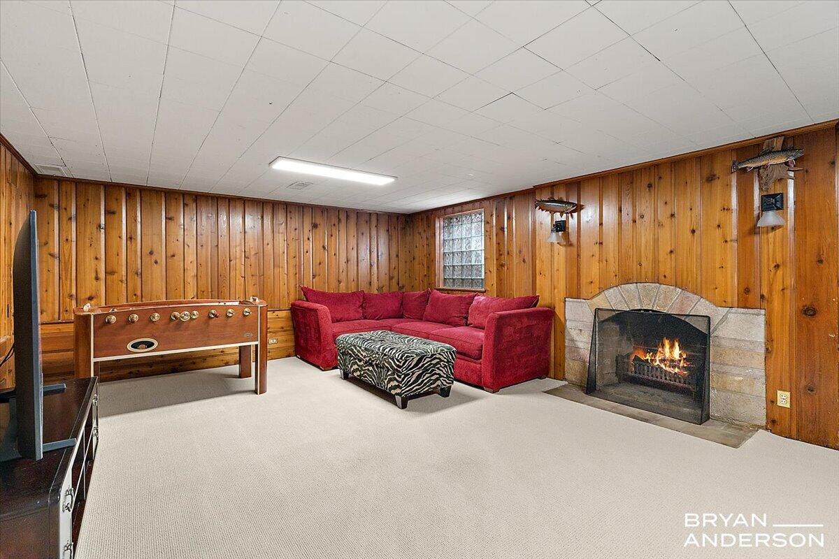 904 Plymouth Avenue, Grand Rapids, MI, 49506-6524