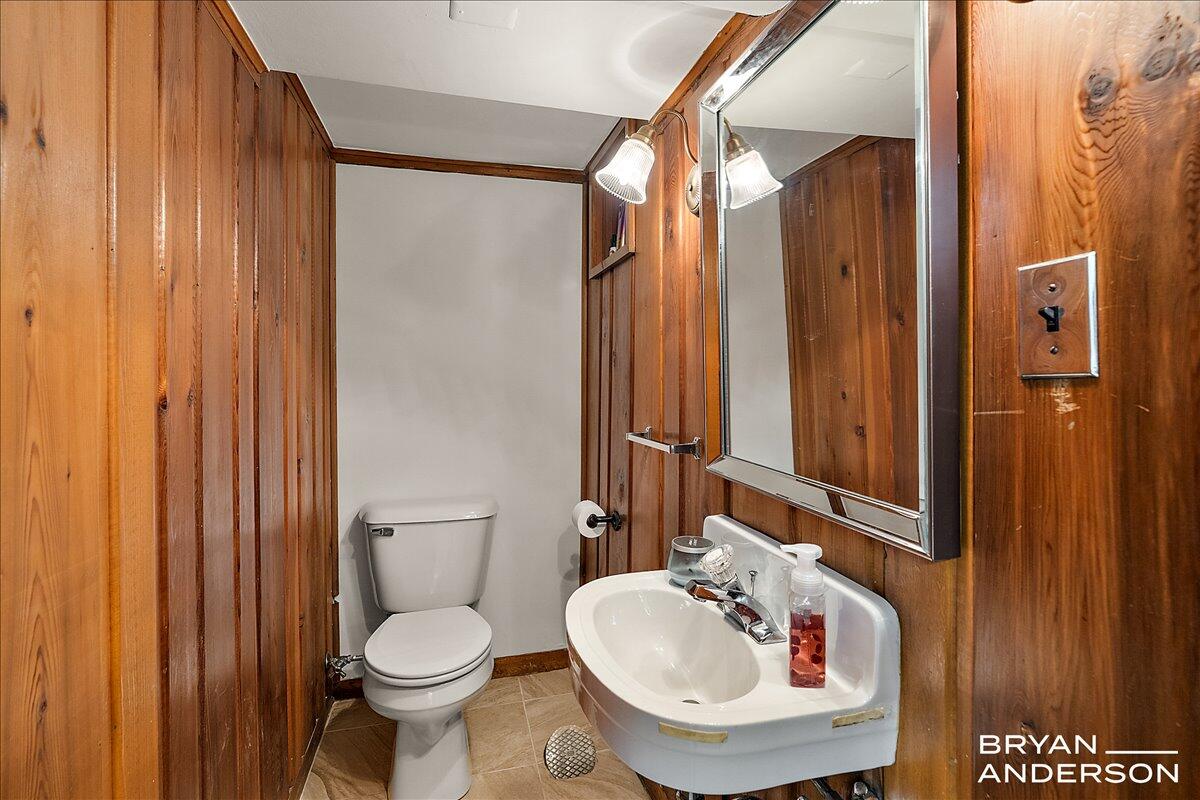 904 Plymouth Avenue, Grand Rapids, MI, 49506-6524