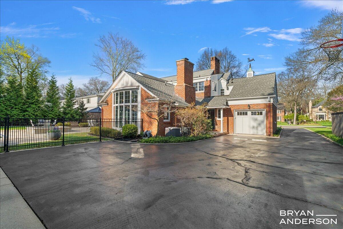 904 Plymouth Avenue, Grand Rapids, MI, 49506-6524