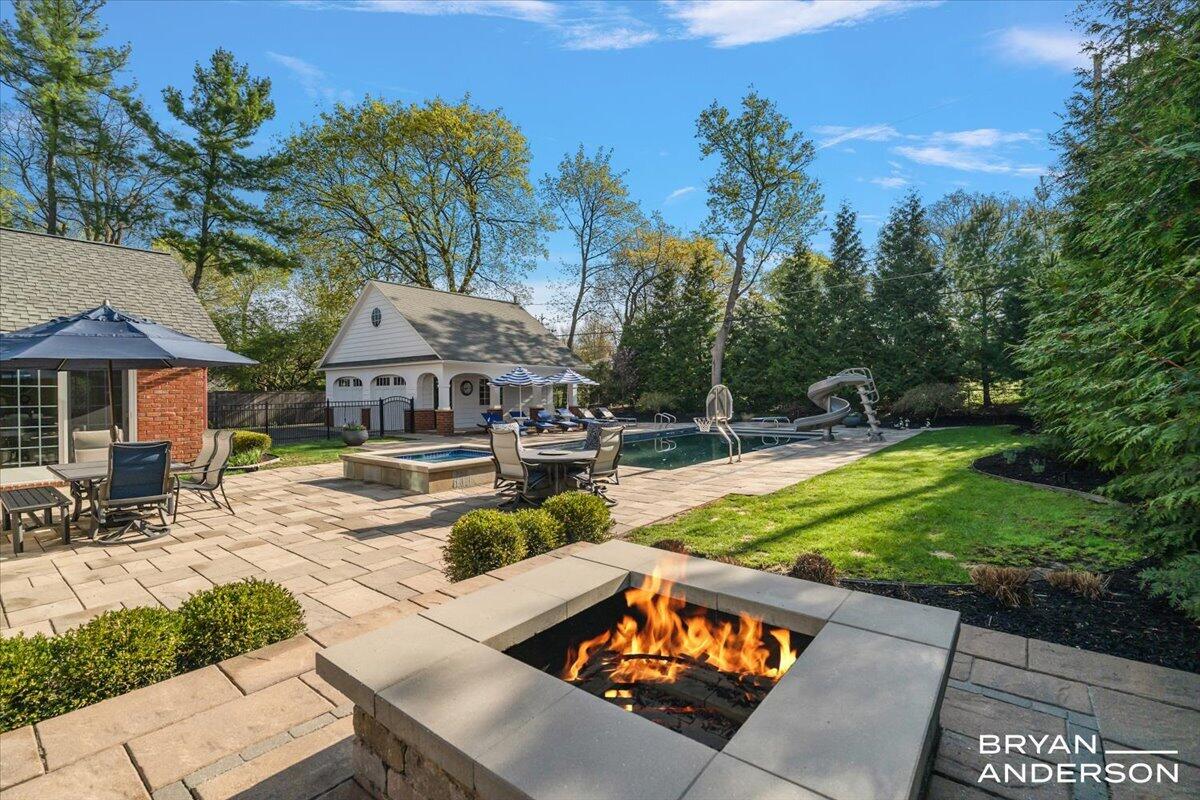 904 Plymouth Avenue, Grand Rapids, MI, 49506-6524