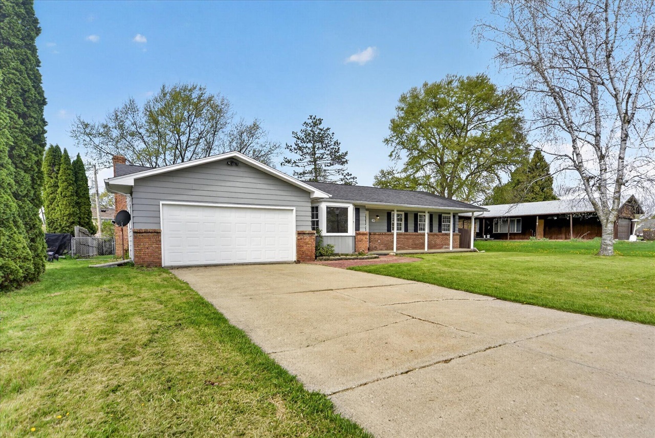 210 Chanticleer Trail, Lansing, MI, 48917-3007
