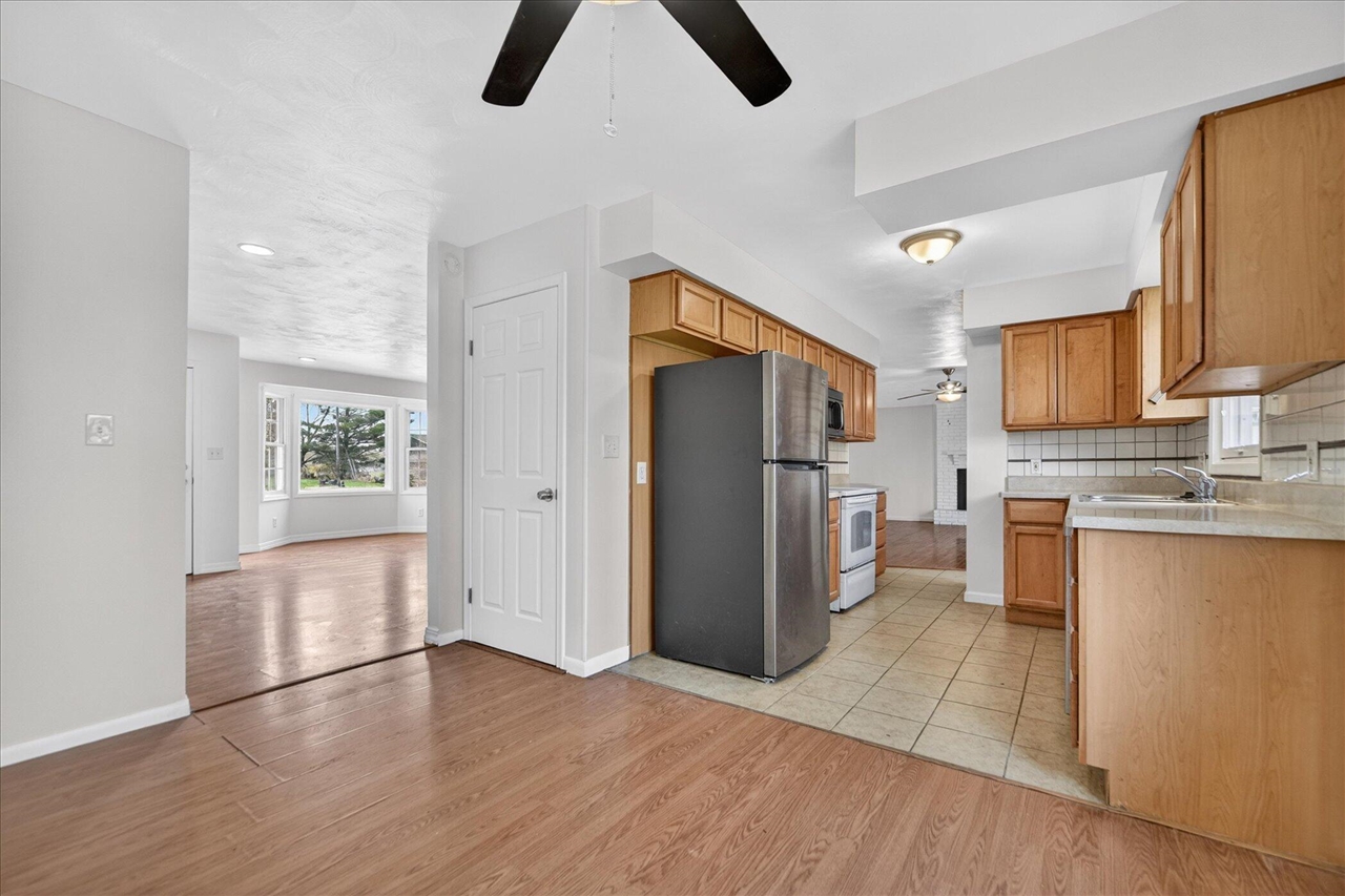 210 Chanticleer Trail, Lansing, MI, 48917-3007