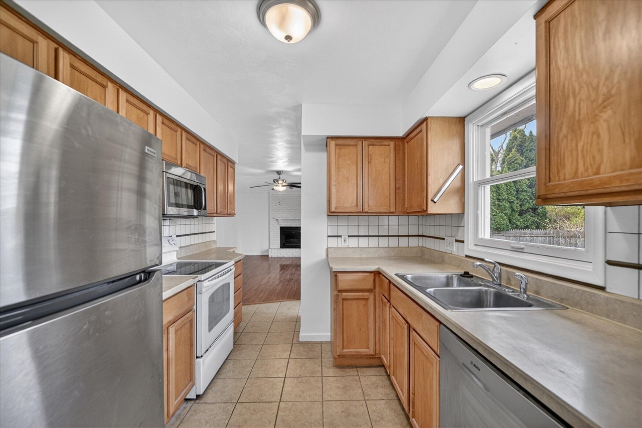 210 Chanticleer Trail, Lansing, MI, 48917-3007