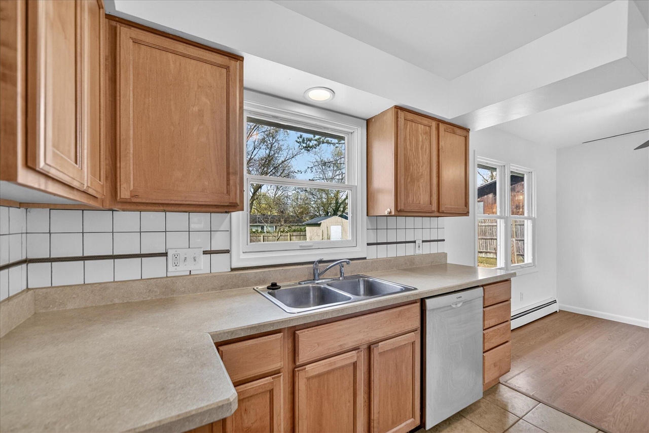 210 Chanticleer Trail, Lansing, MI, 48917-3007