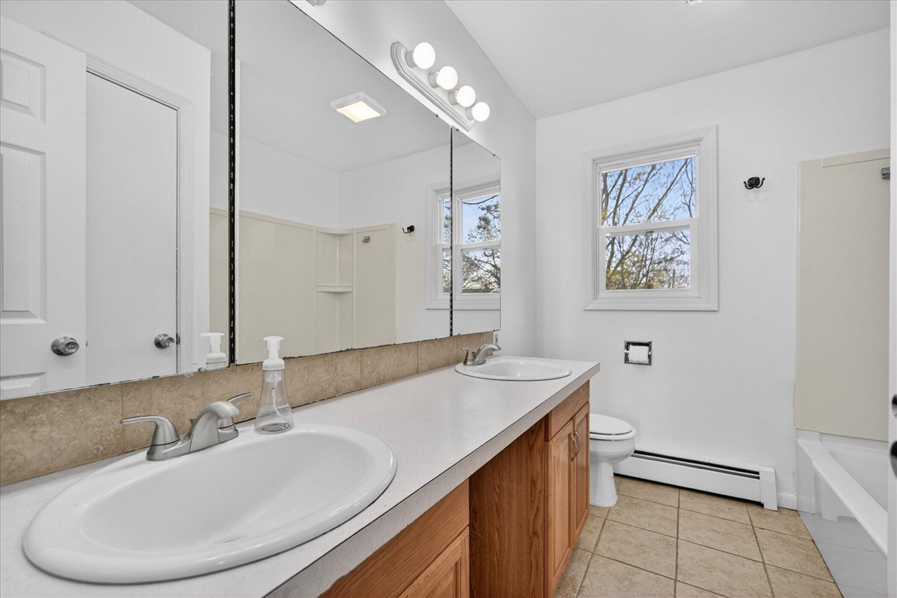 210 Chanticleer Trail, Lansing, MI, 48917-3007
