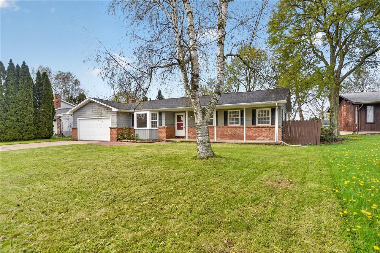 210 Chanticleer Trail, Lansing, MI, 48917-3007