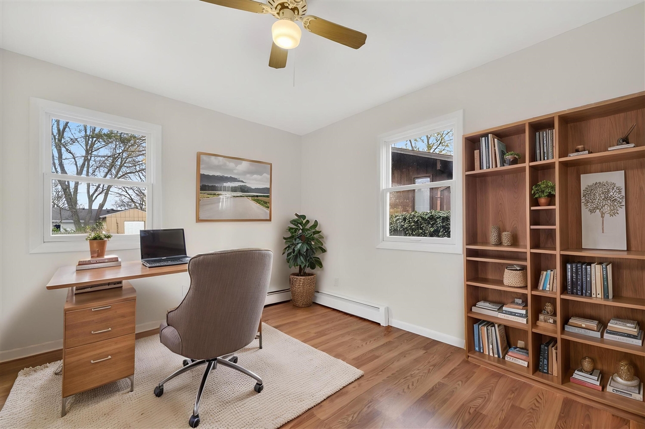 210 Chanticleer Trail, Lansing, MI, 48917-3007