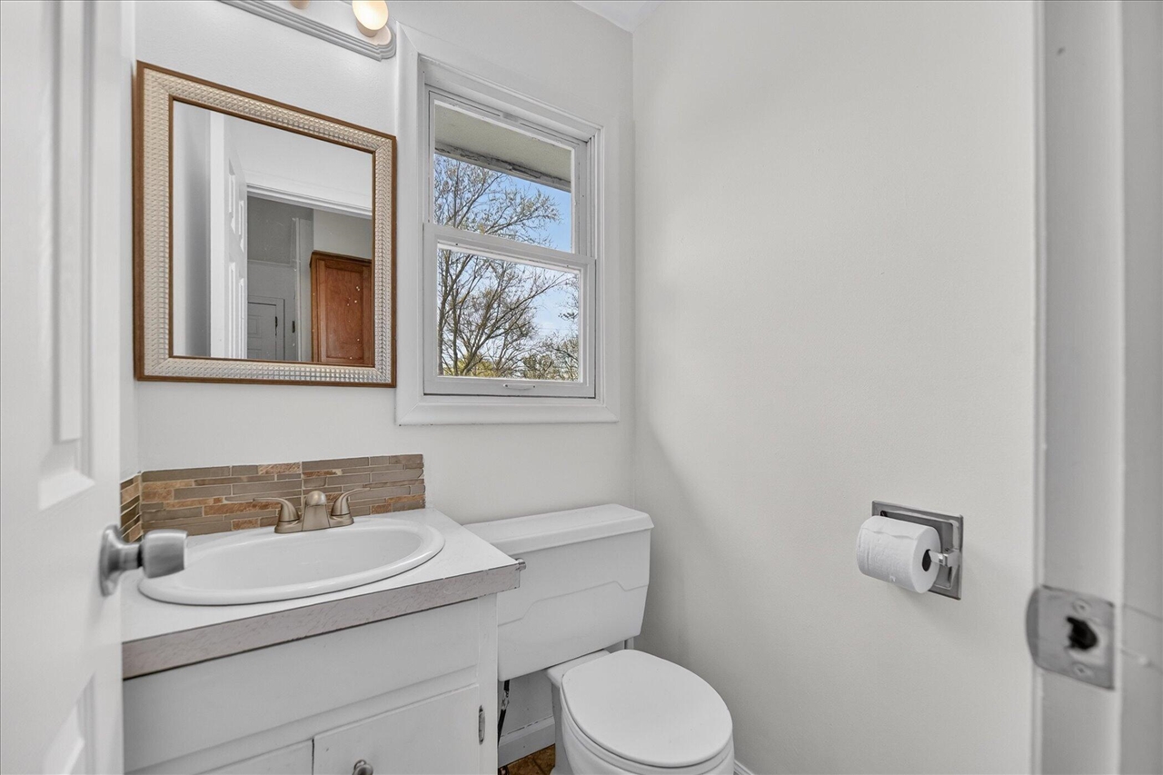 210 Chanticleer Trail, Lansing, MI, 48917-3007