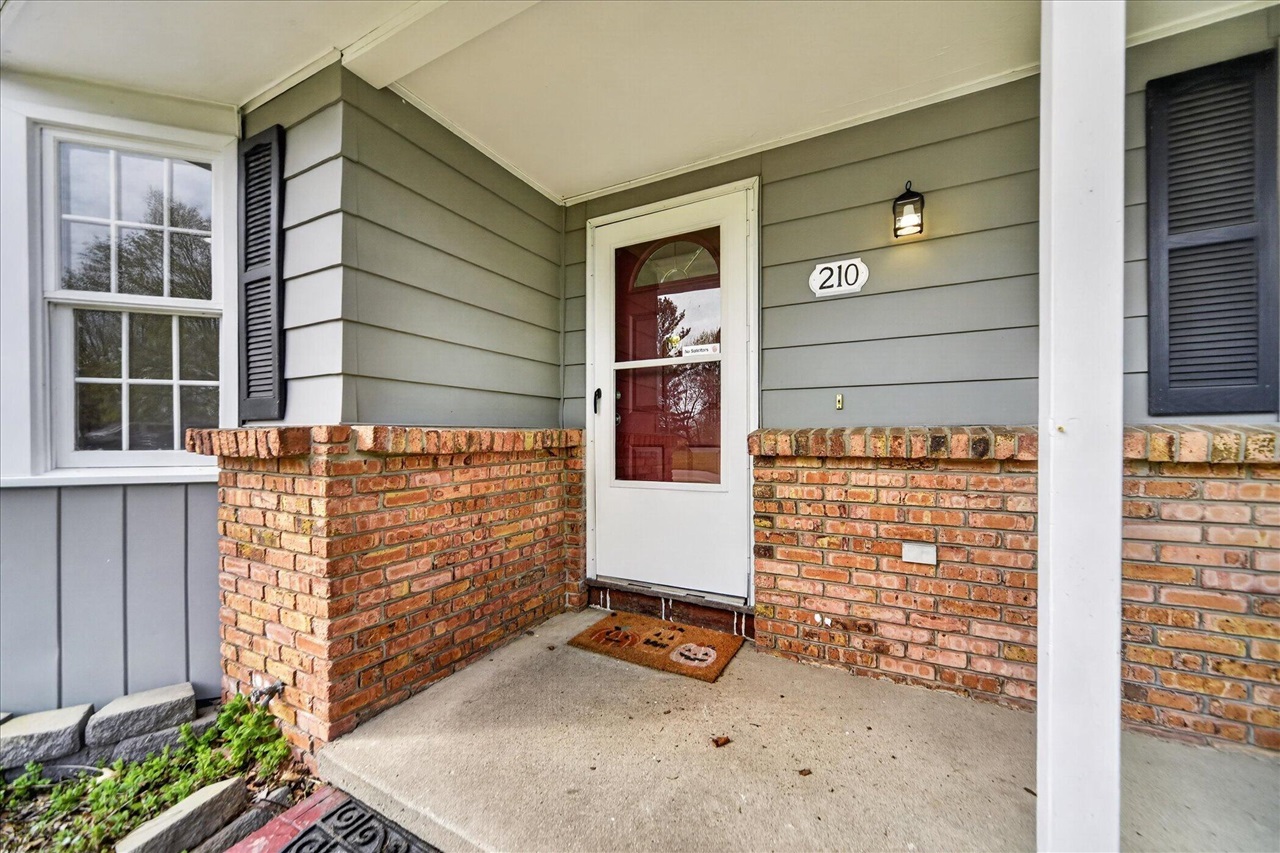 210 Chanticleer Trail, Lansing, MI, 48917-3007
