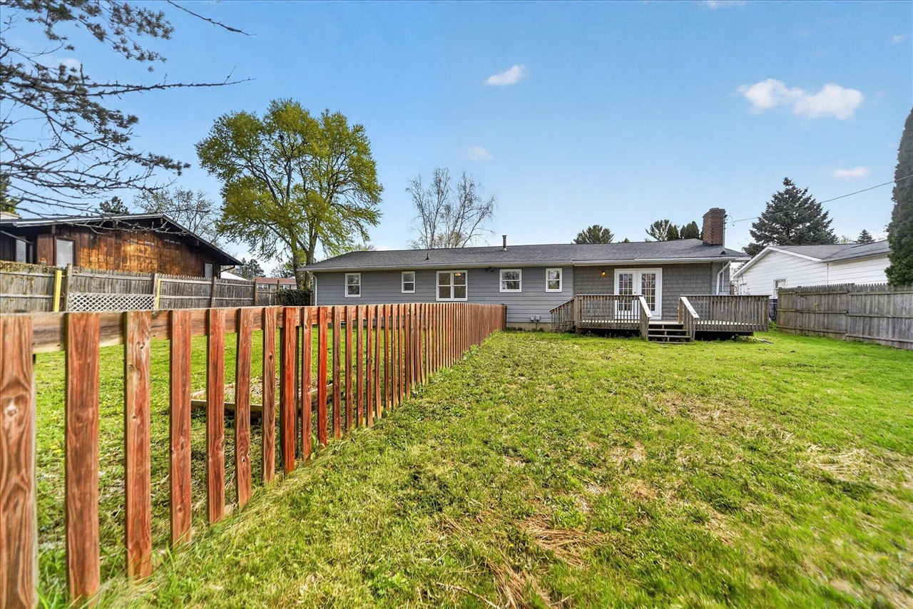 210 Chanticleer Trail, Lansing, MI, 48917-3007