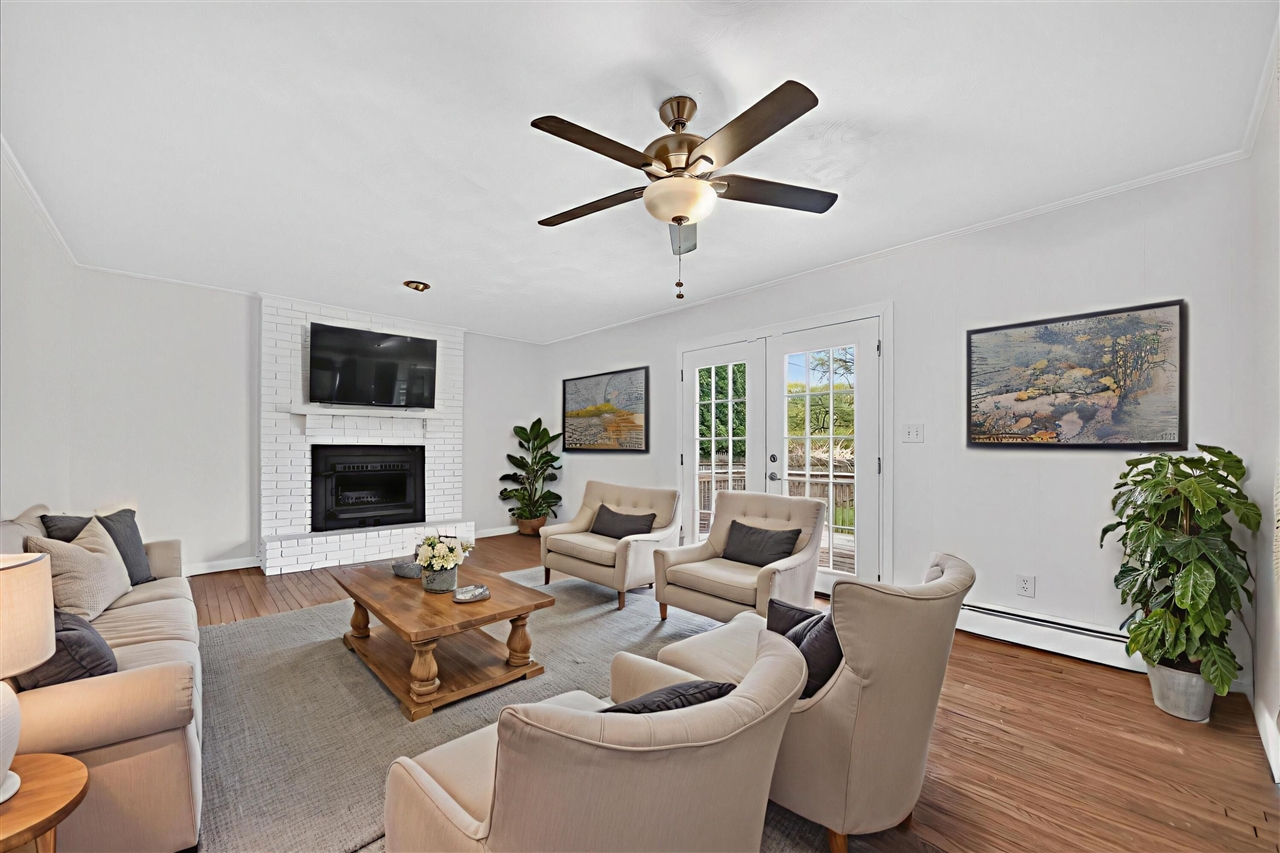 210 Chanticleer Trail, Lansing, MI, 48917-3007
