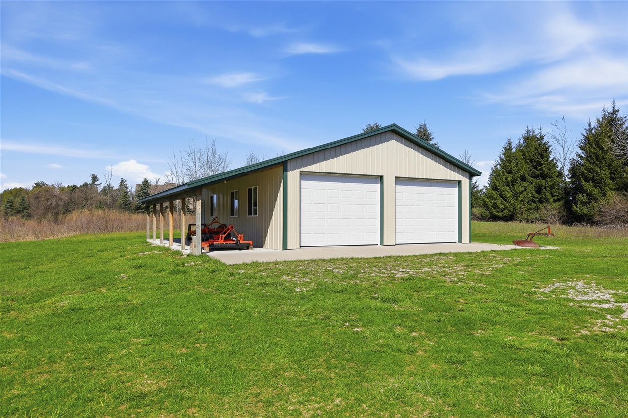 2041 W Maple Road, Commerce Twp, MI, 48390