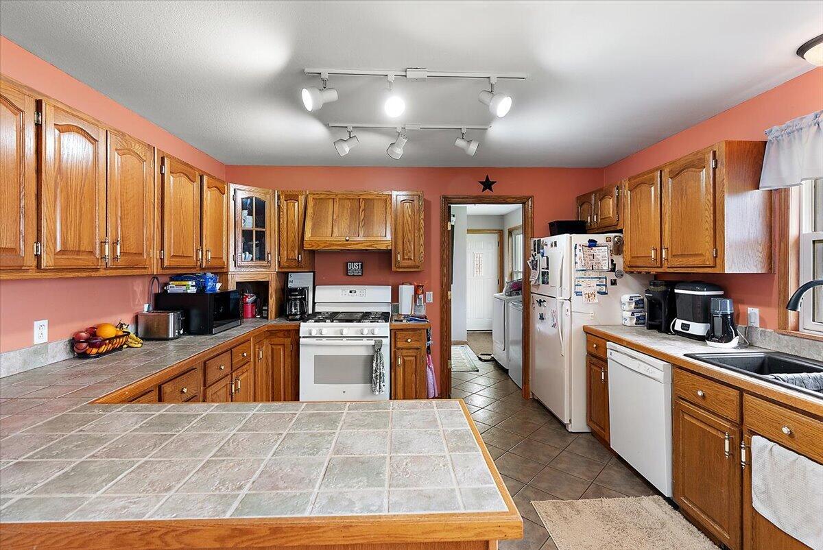 5186 Harwood Road, Ionia, MI, 48846-9423