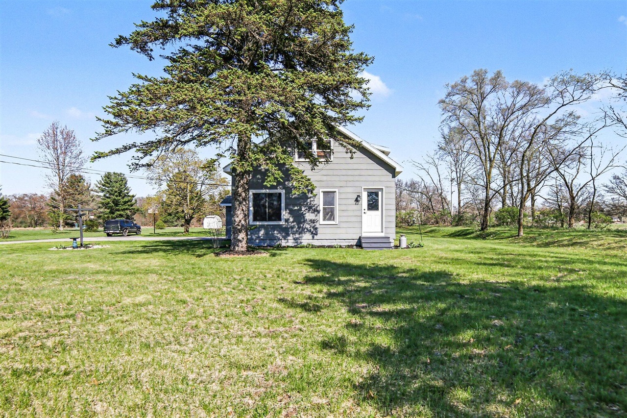 924 S Wolf Lake Road, Muskegon, MI, 49442-3044