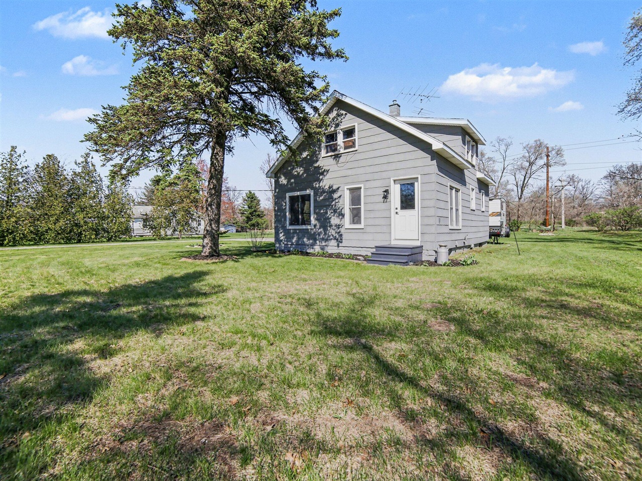 924 S Wolf Lake Road, Muskegon, MI, 49442-3044