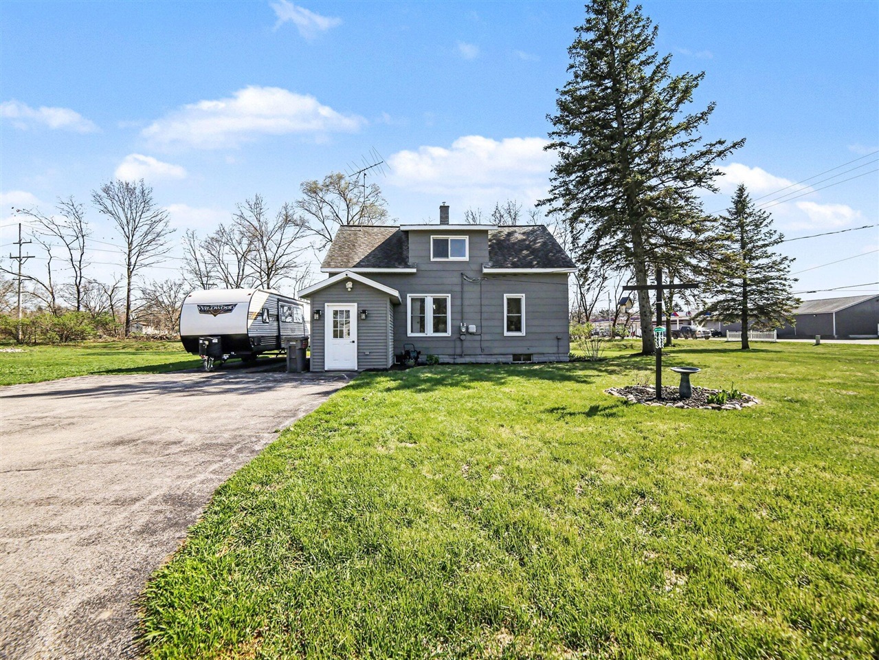 924 S Wolf Lake Road, Muskegon, MI, 49442-3044