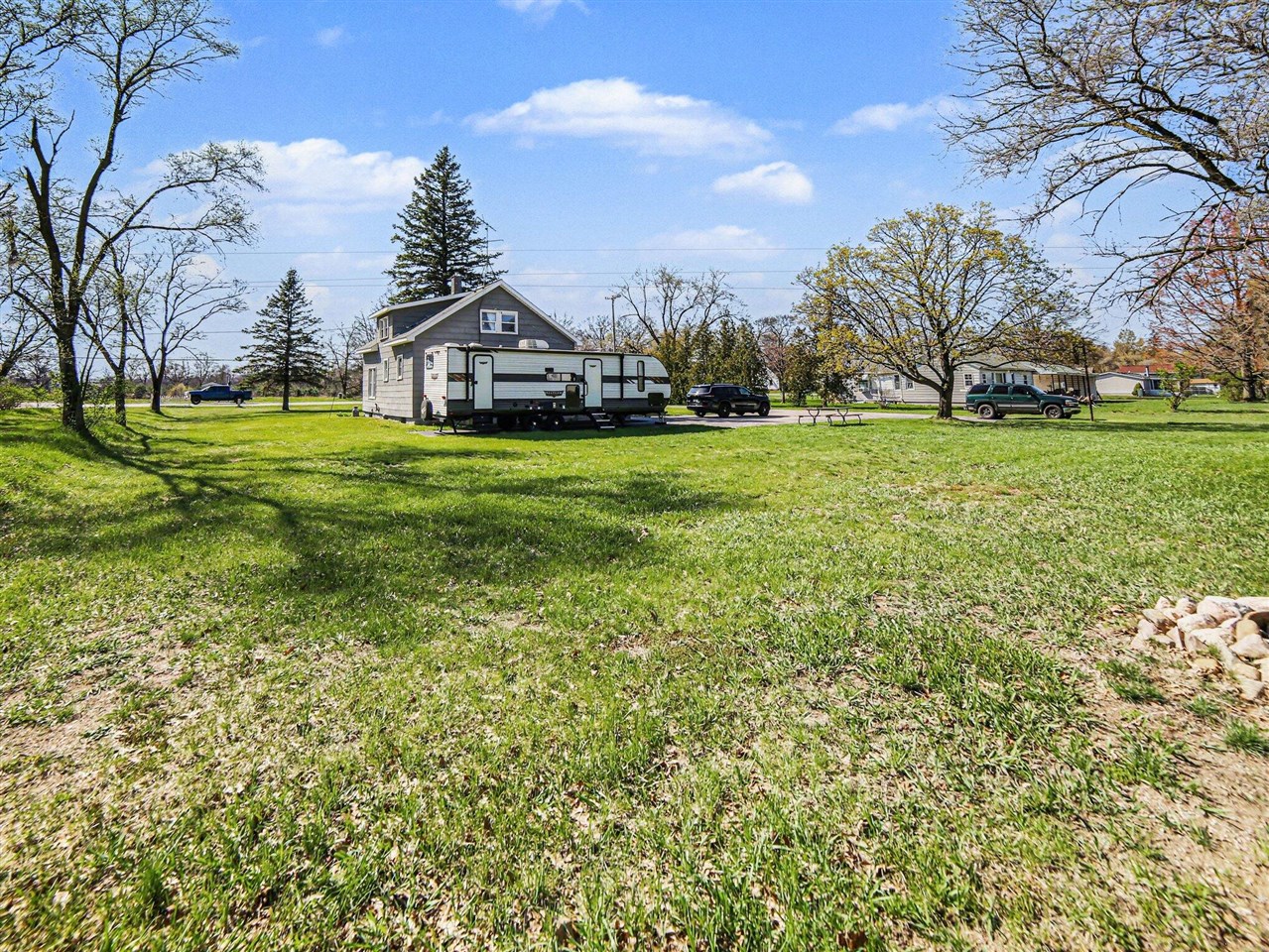 924 S Wolf Lake Road, Muskegon, MI, 49442-3044