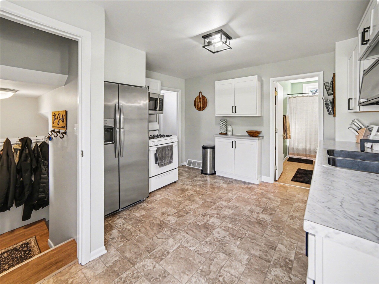 924 S Wolf Lake Road, Muskegon, MI, 49442-3044