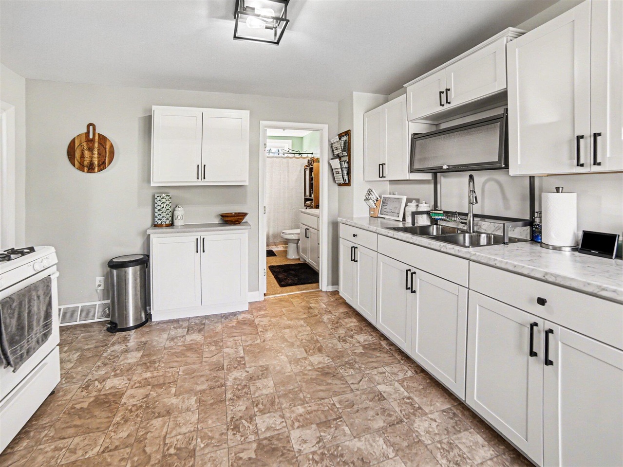 924 S Wolf Lake Road, Muskegon, MI, 49442-3044