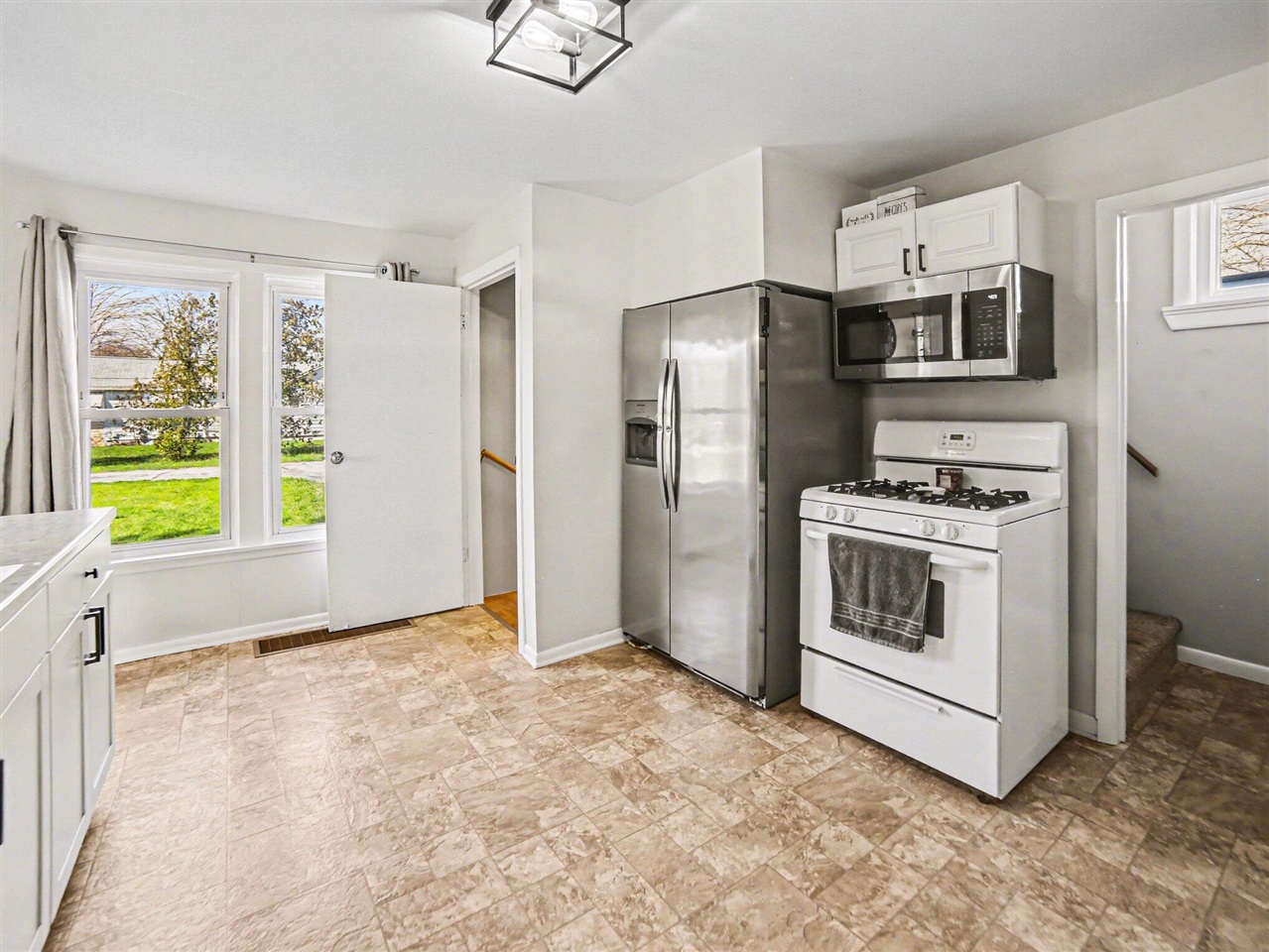 924 S Wolf Lake Road, Muskegon, MI, 49442-3044